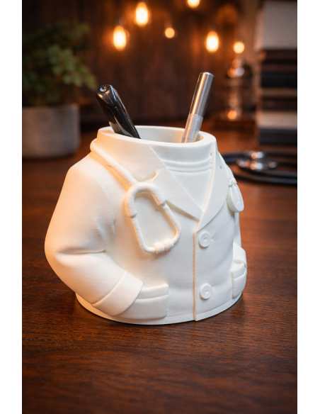 Doktor Penneholder – Hvid Lægejakke med Stetoskop