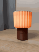 Lampe med skjult skuffe – tryk-åbn opbevaring