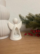 Englefigur med LED-fyrfadslys, der lyser indefra