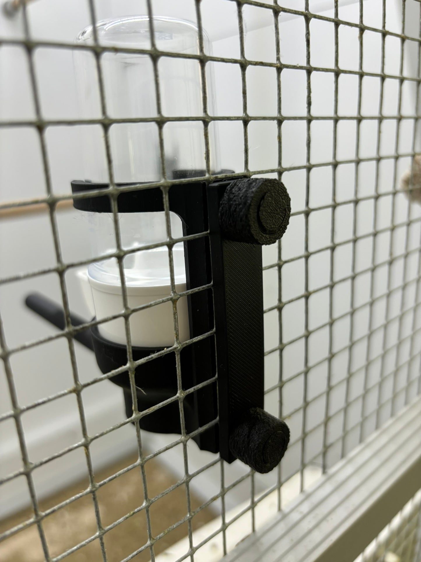 Bird Bath Holder for 61mm Wire Spacing – Secure Fit