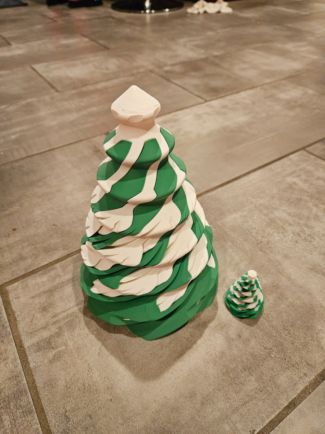 Spiralformet juletræ-fidget formet som snefnug og juletræ