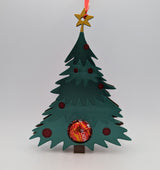 Juletræsophæng, der skjuler en chokoladekugle
