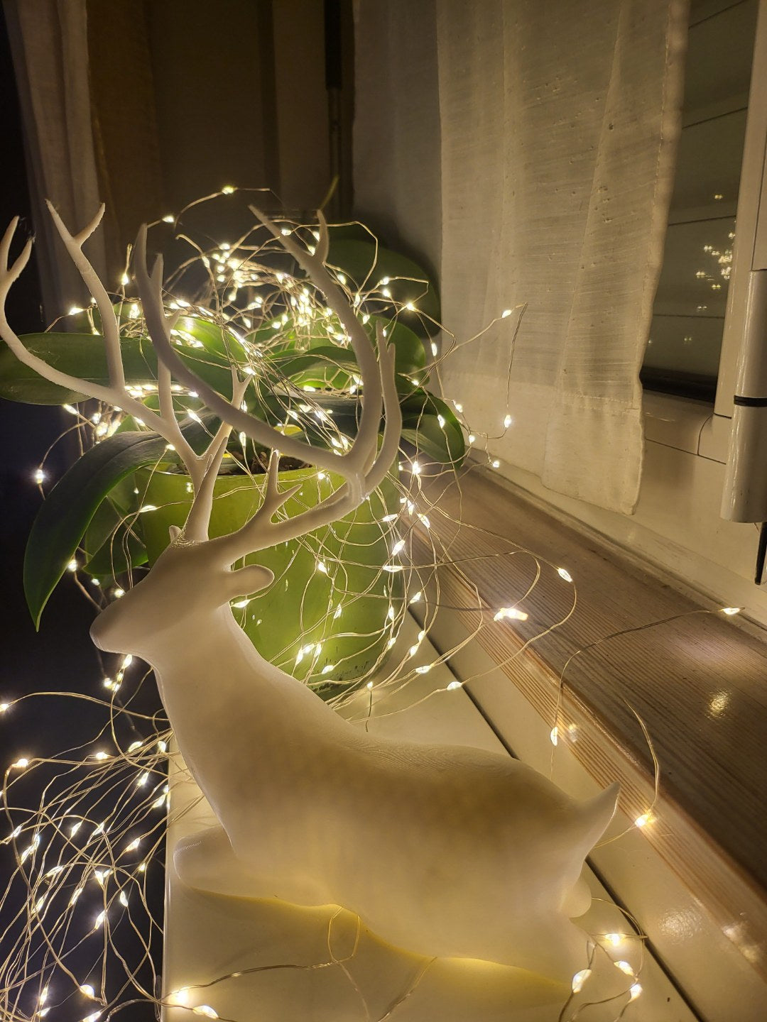 Siddende rensdyrfigur – julepynt