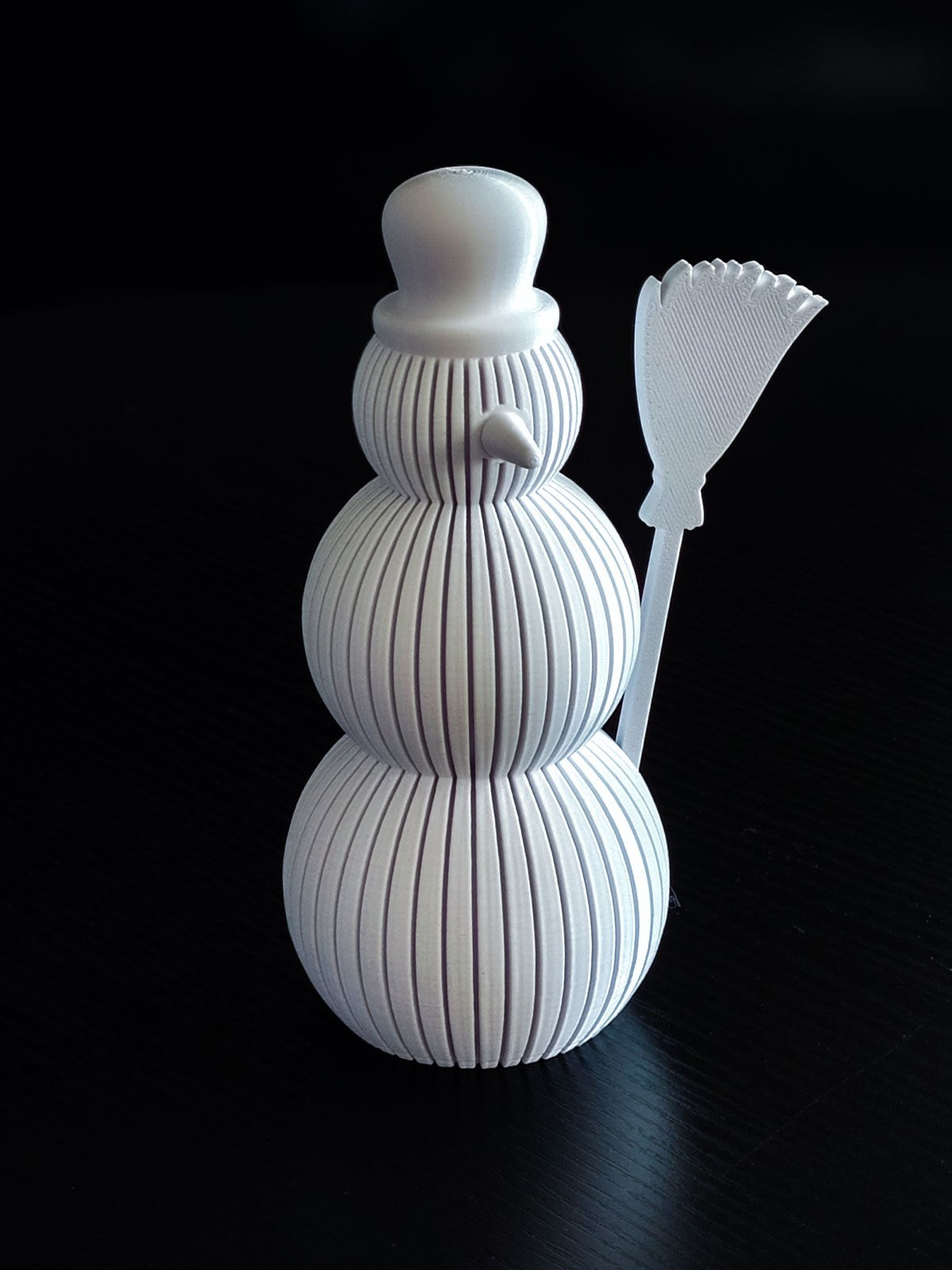 Snemandsfigur i riflet design