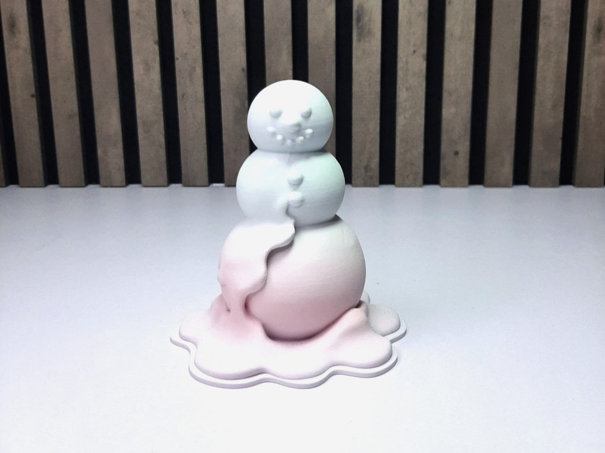 Moderne figur af en smeltende snemand